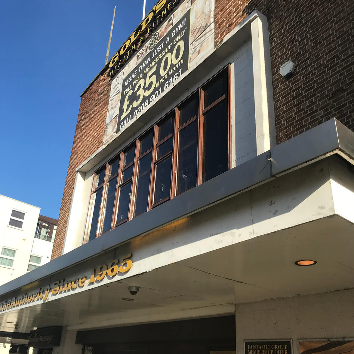 GOLD'S GYM