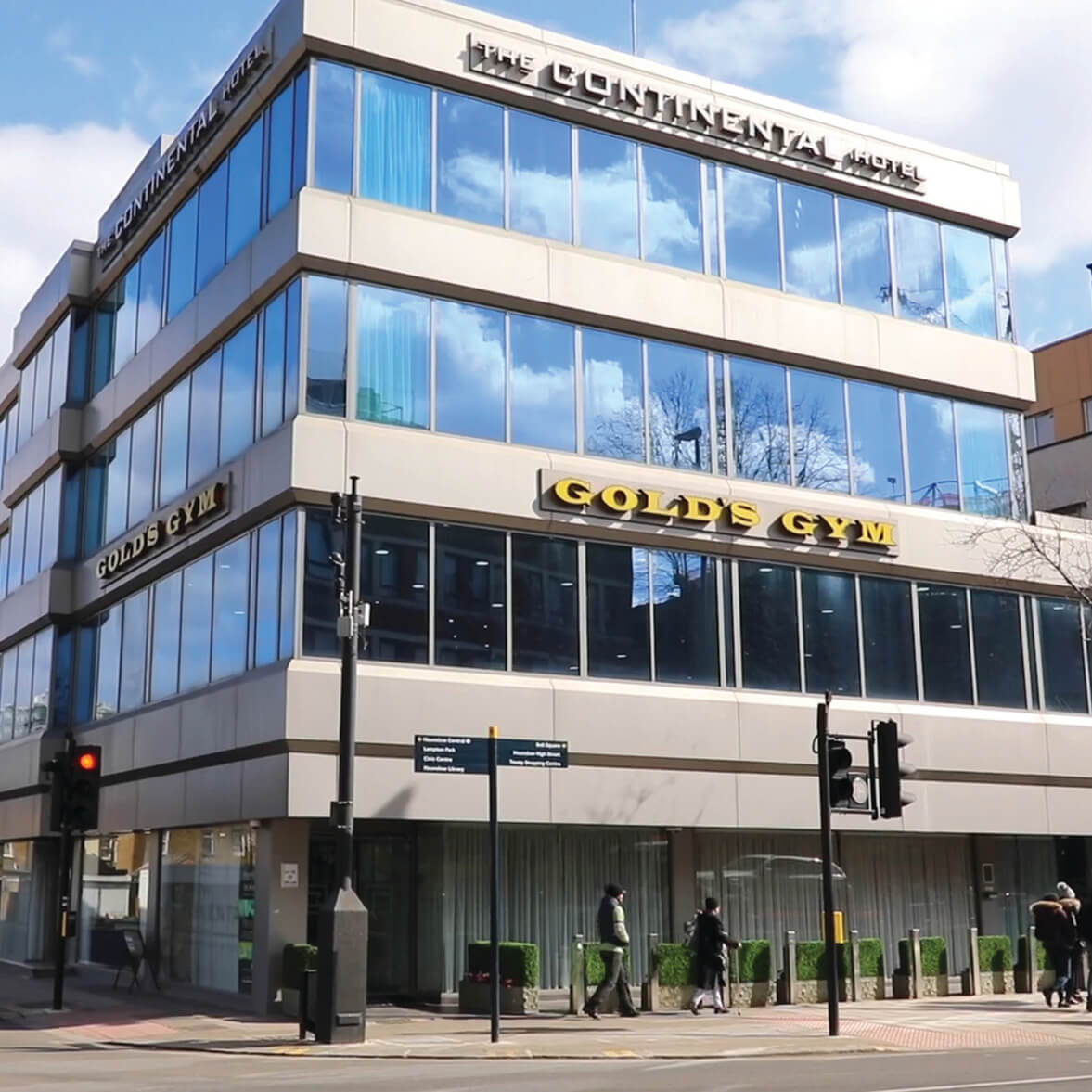GOLD'S GYM